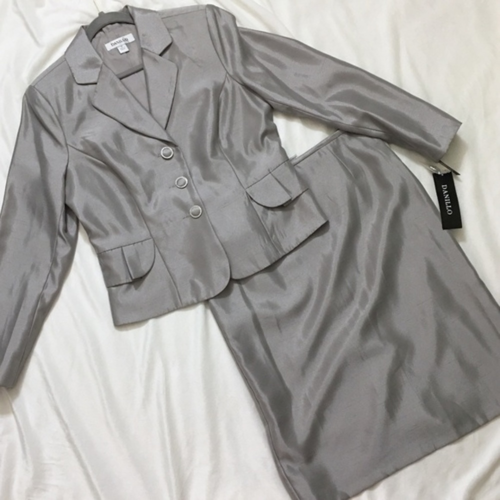 NEW Danillo 2-Piece Skirt Suit & Blazer